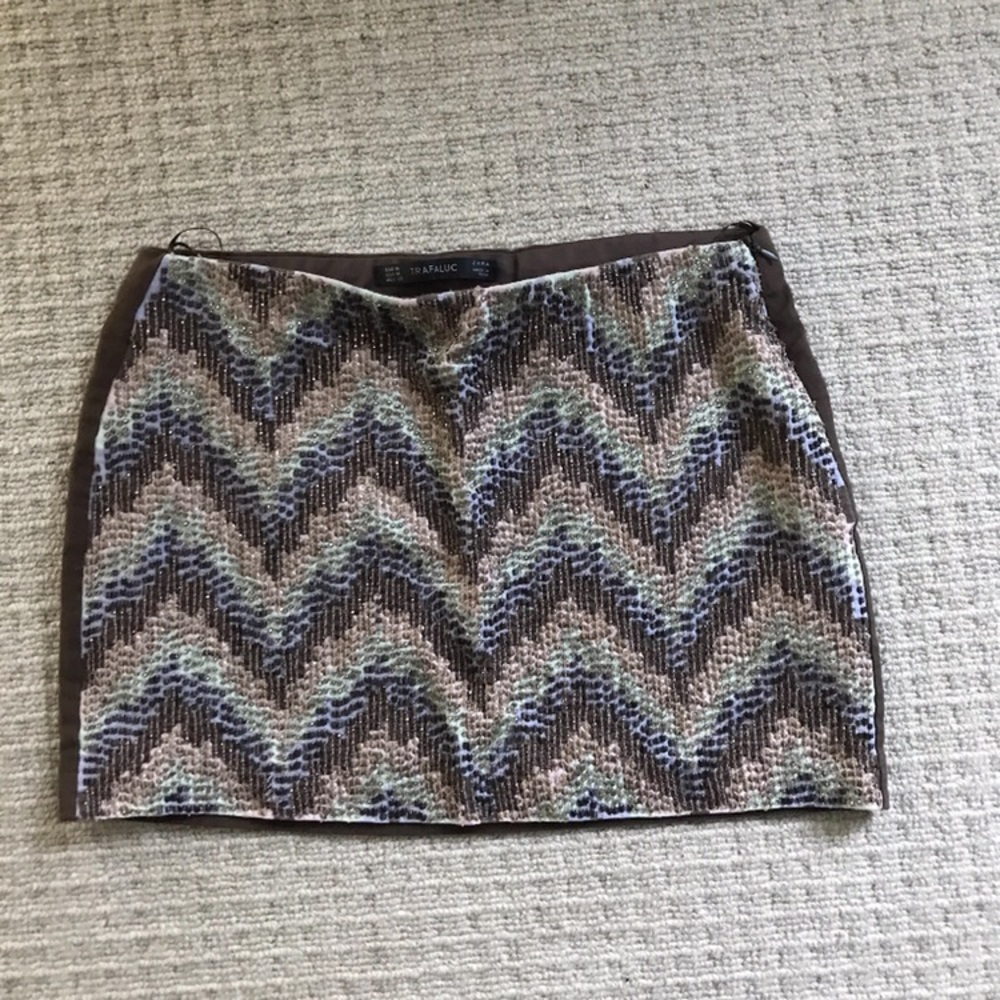 Cute Zara skirt. Barely used size M